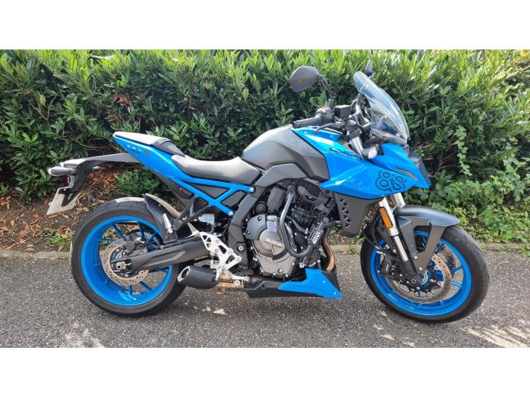 SUZUKI GSX-8S MOTORS 54 