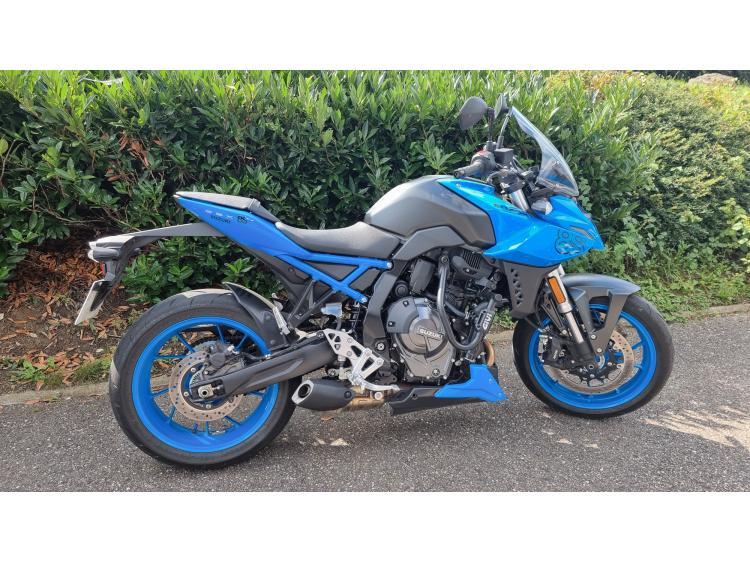 SUZUKI GSX-8S MOTORS 54 