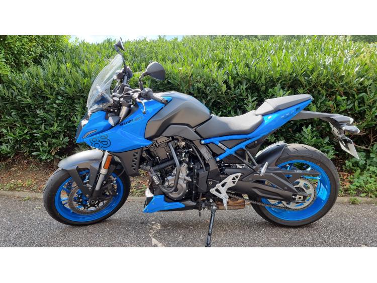 SUZUKI GSX-8S MOTORS 54 