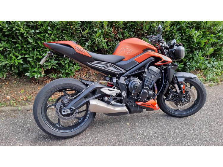 ROADSTER TRIUMPH STREET TRIPLE 765 R MOTORS 54