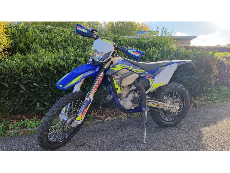 ENDURO SHERCO SEF 300 4T FACTORY 2022 MOTORS 54 à partir de 165.18€/ mois sur 60 mois 