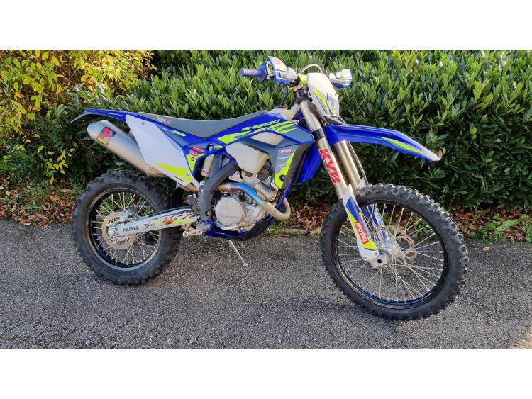 ENDURO SHERCO SEF 300 4T FACTORY 2022 MOTORS 54 à partir de 165.18€/ mois sur 60 mois 