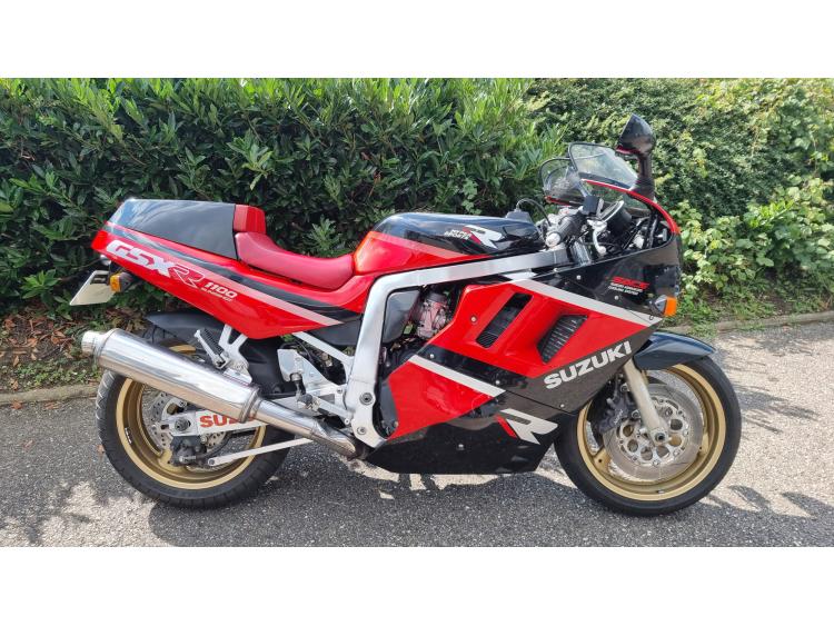 SUZUKI GSXR 1100 COLLECTOR MOTORS 54 