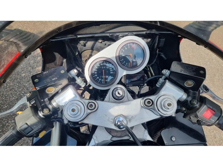 SUZUKI GSXR 1100 COLLECTOR MOTORS 54 