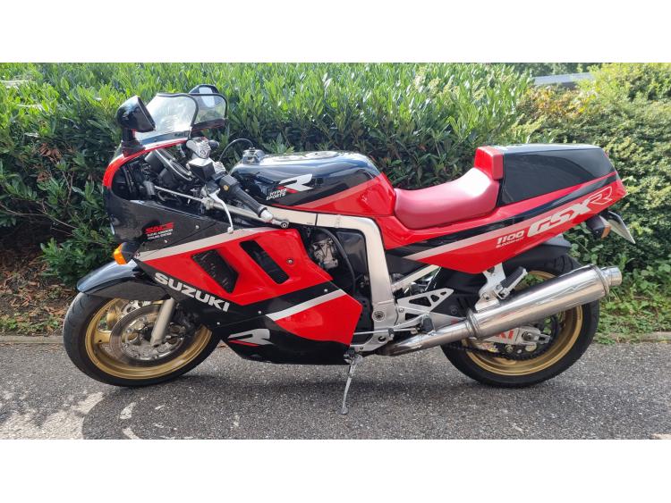 SUZUKI GSXR 1100 COLLECTOR MOTORS 54 