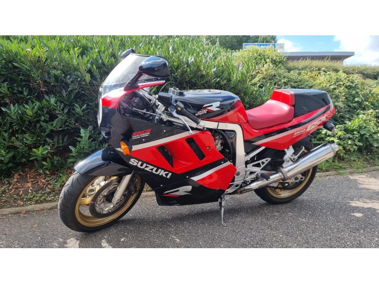 SUZUKI GSXR 1100 COLLECTOR MOTORS 54 