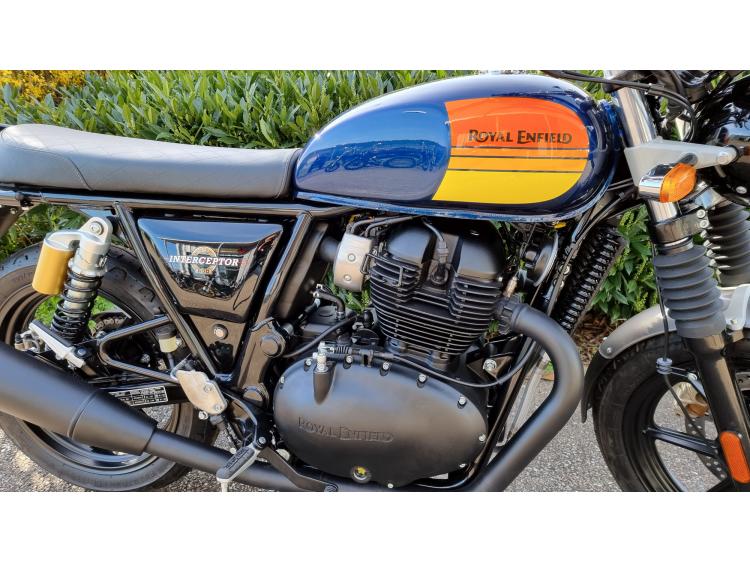 ROYAL ENFIELD INTERCEPTOR 650 BARCELONA BLUE MOTORS 54 à partir de 159.10€/ mois sur 60 mois